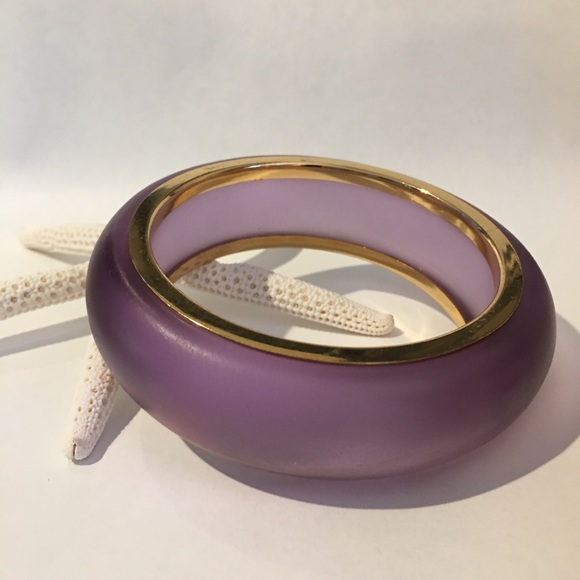 Frosted lucite gold plated metal bangle - Picture 2 of 6